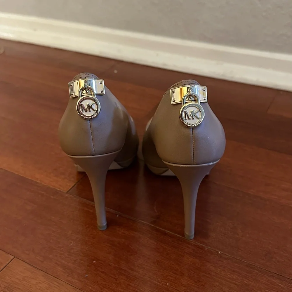 Michael Kors Nude Pumps - Picture 2 of 4